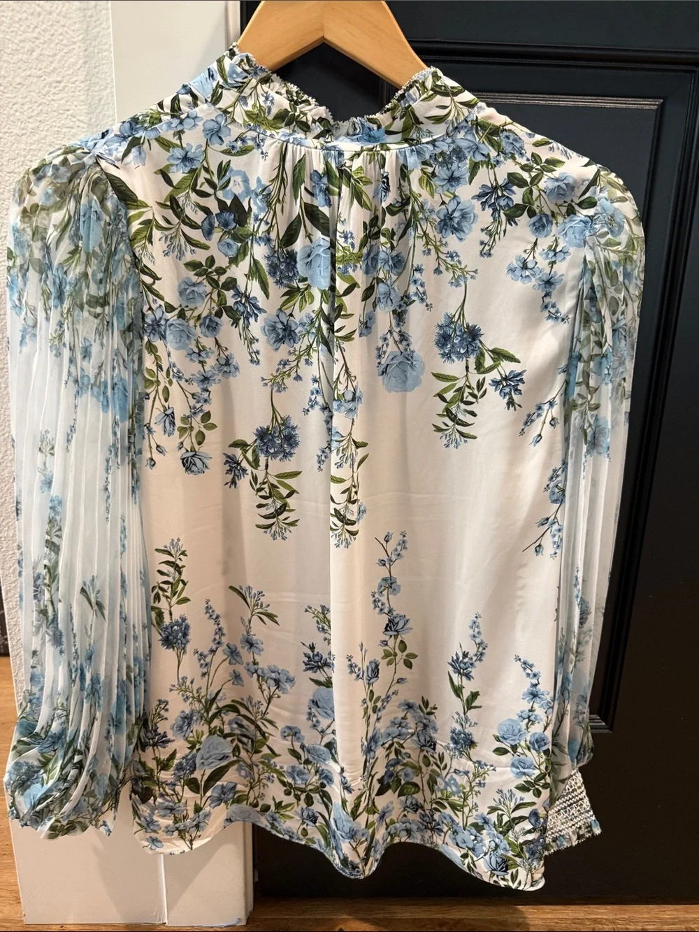 NWT Alice + Olivia Fresh Air Corona Blue Floral Pleated Long-Sleeve Blouse - Picture 6 of 6